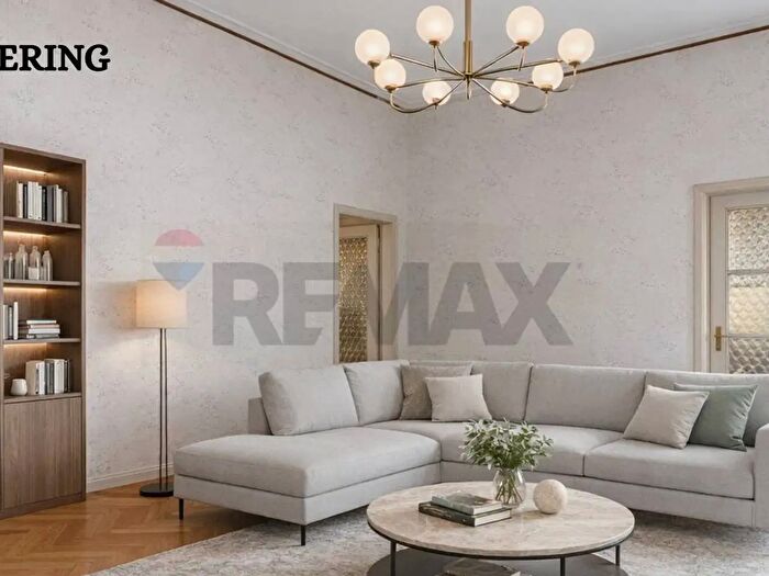 Appartamento con 5 locali in vendita in Via Mincio, Camaiore