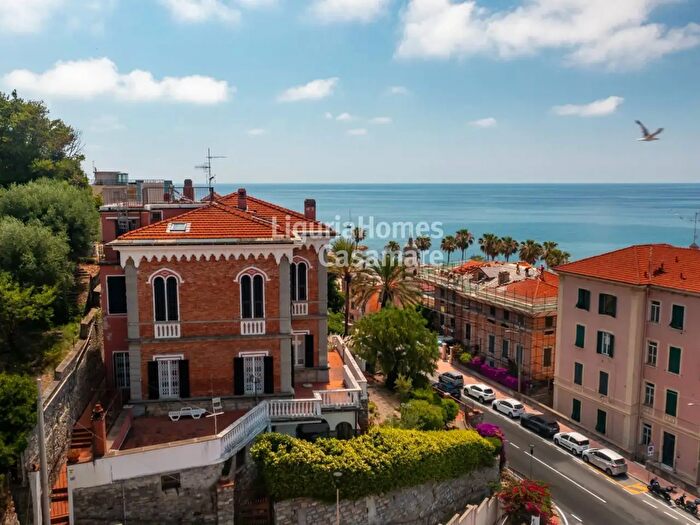 Appartamento con 12 locali in vendita in Via Giacinto Menotti Serrati, Imperia