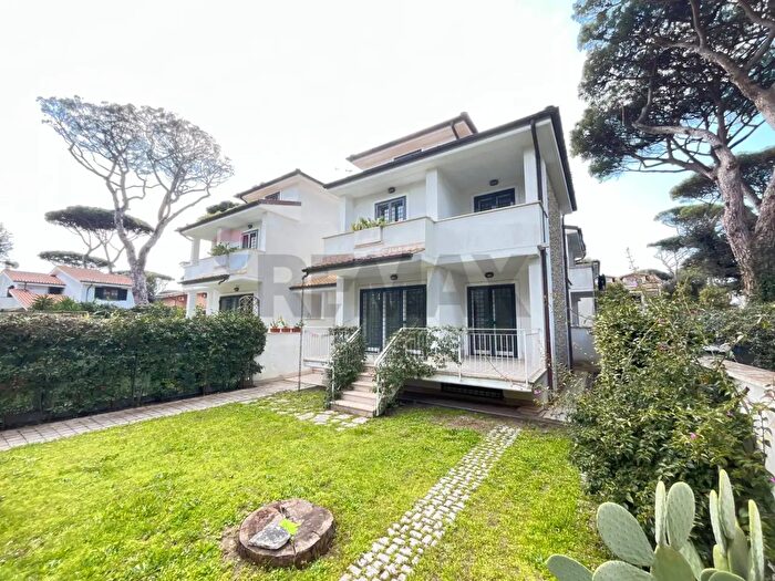 Casa con 5 locali in vendita in Fiumicino