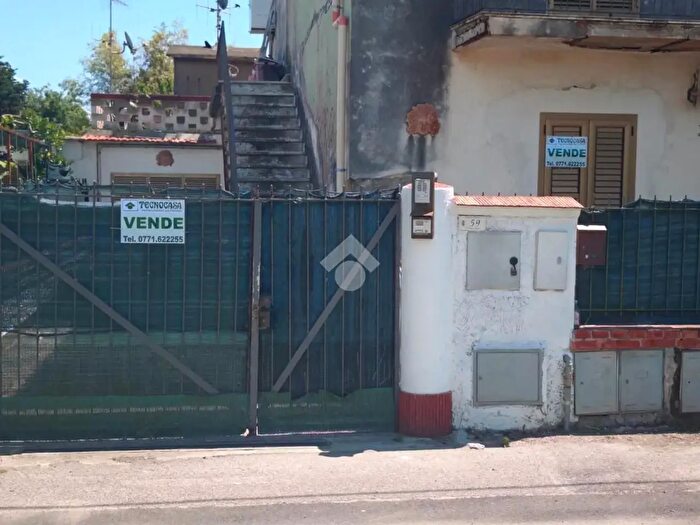Appartamento trilocale in vendita in Via Filippo Signore, Minturno