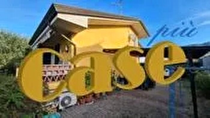 Casa con 9 locali in vendita in Massarosa