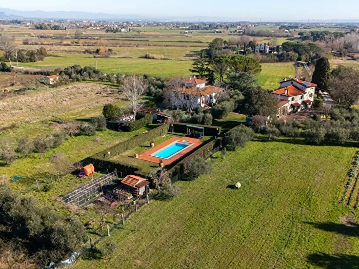 Casa con 8 locali in vendita in Via Poggio alla Farnia, Fauglia