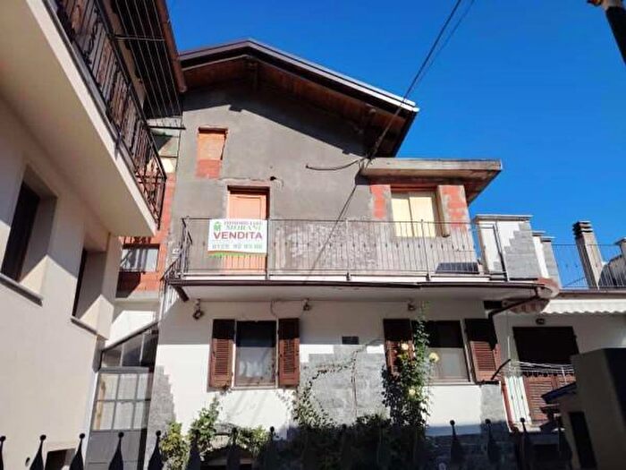 Casa quadrilocale in vendita in Frazione Pied De Ville, Issogne