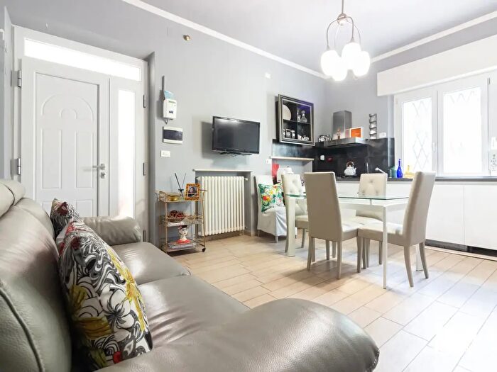 Appartamento quadrilocale in vendita in Via Donizetti, Cattolica