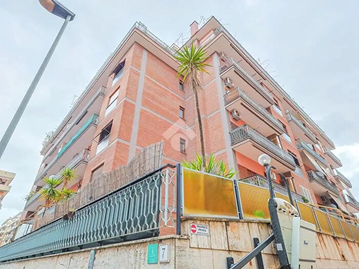 Appartamento bilocale in vendita in Via S Talamo, Roma