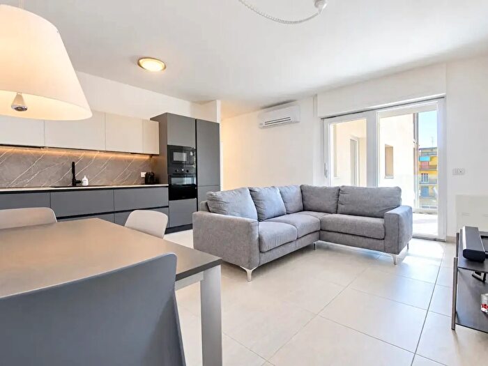 Appartamento trilocale in vendita in Via del Sagittario, Finale Ligure