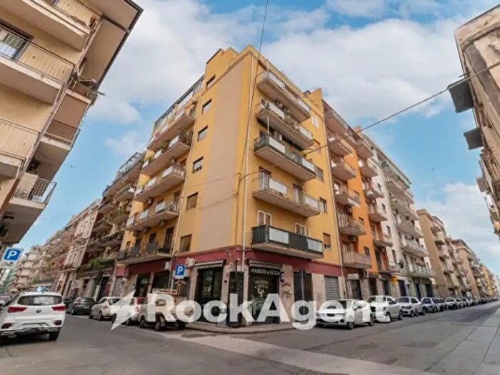 Appartamento con 5 locali in vendita in Via Vittorio Emanuele Orlando, Catania