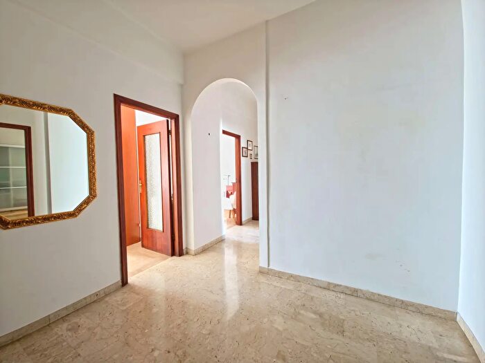 Appartamento con 5 locali in vendita in Via Fratelli Viziano, Albenga