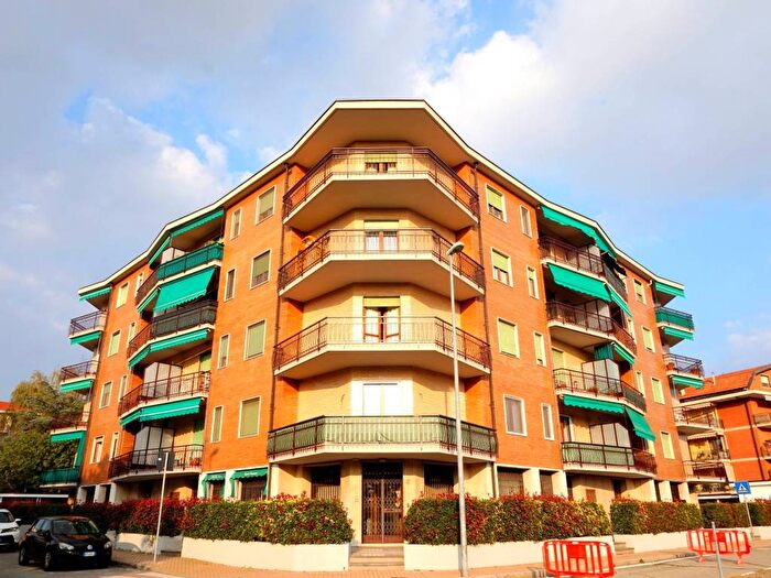 Appartamento trilocale in affitto in Via Cesare Battisti, Centro, Trofarello