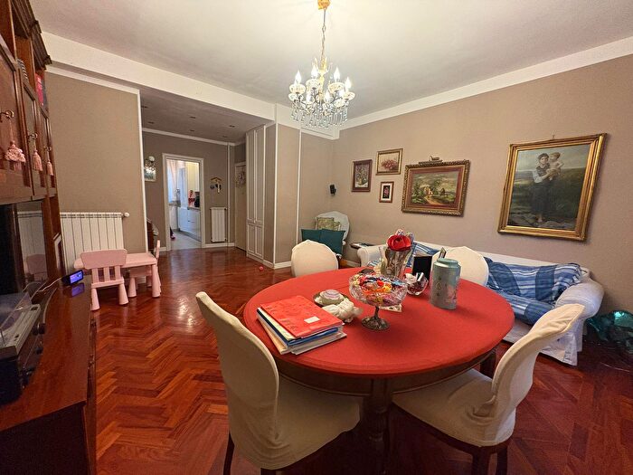 Appartamento trilocale in vendita in Napoli