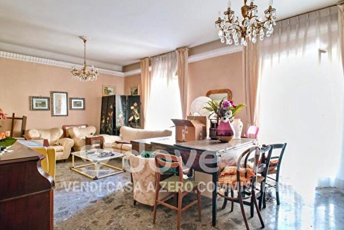 Appartamento trilocale in vendita in Via Lombardia, Taranto