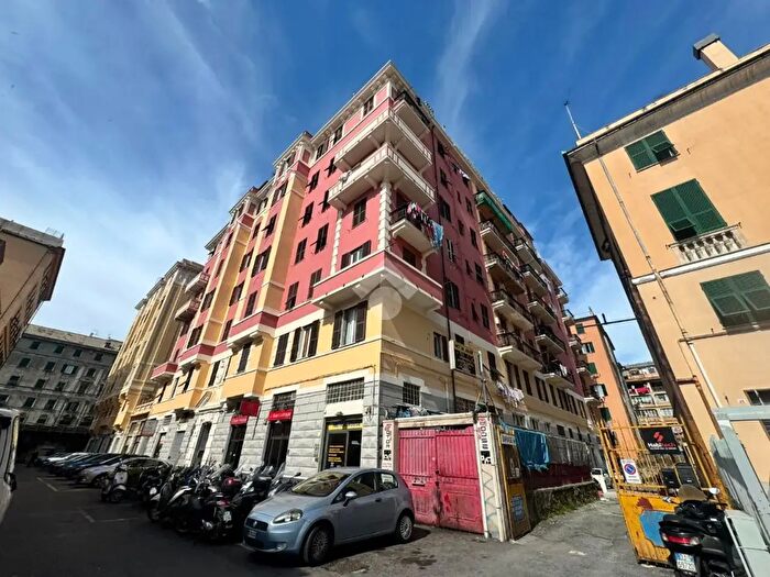 Appartamento con 6 locali in vendita in Via Agostino Castelli, Genova