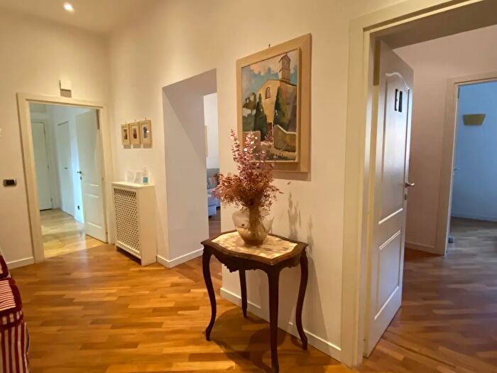 Appartamento quadrilocale in affitto in Viale Regina Margherita, Roma