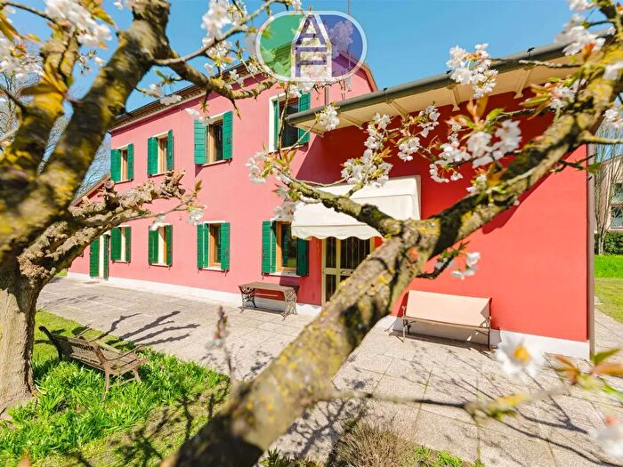Casa con 7 locali in vendita in Via del Pavone, Mira