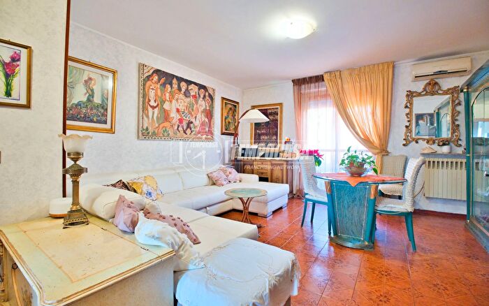 Appartamento trilocale in vendita in Novara