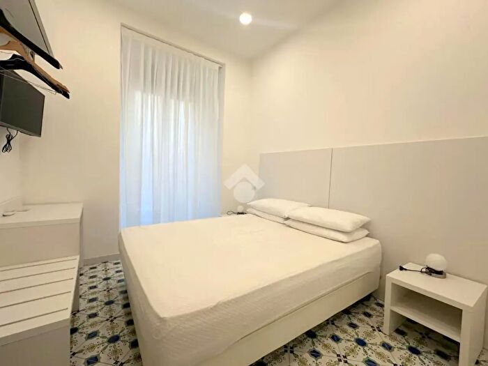 Appartamento con 7 locali in vendita in Gradoni Chiaia, Napoli