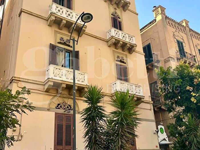 Appartamento bilocale in affitto in Via Enrico Albanese, Politeama Ruggiero Settimo, Palermo