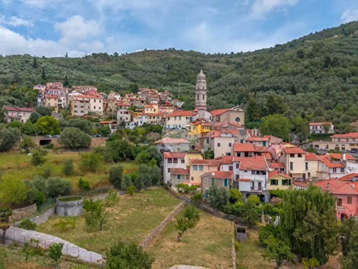 Appartamento quadrilocale in vendita in Via della Scala, Imperia