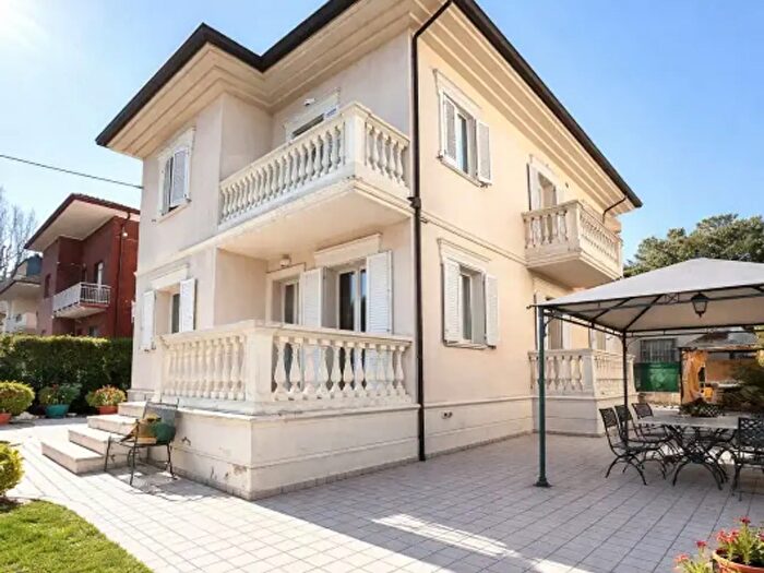 Appartamento con 6 locali in vendita in Viale Bruxelles, Rimini