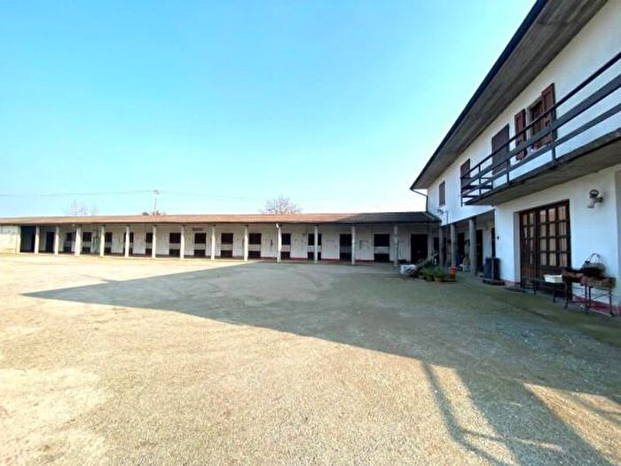 Casa quadrilocale in vendita in Via Muzio da Soresina, Soresina