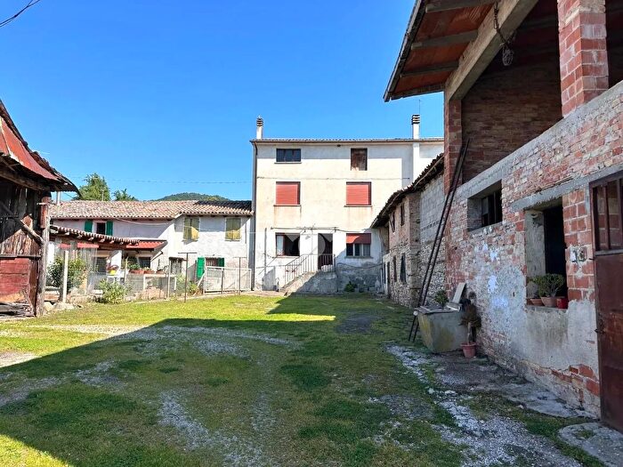 Casa quadrilocale in vendita in Via Bassanese, Maser
