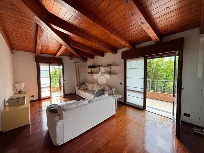 Appartamento trilocale in vendita in Via Vallon, Venezia