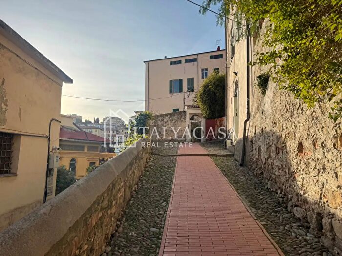 Appartamento trilocale in vendita in Via Palma, Sanremo