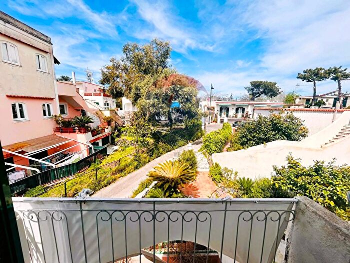 Appartamento quadrilocale in vendita in Ischia