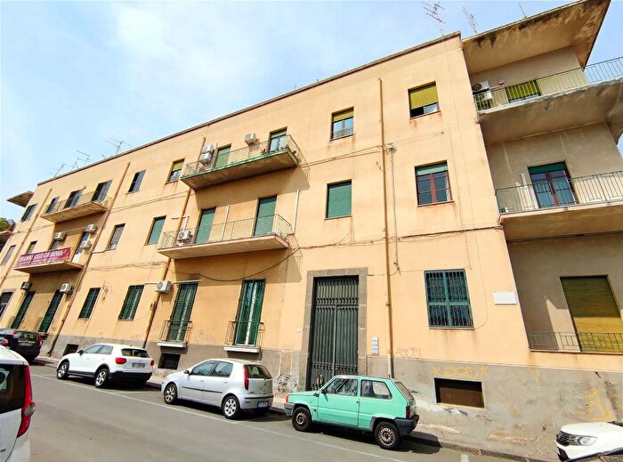Appartamento con 6 locali in vendita in Via La Spezia Catania, Catania