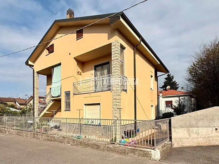 Casa con 5 locali in vendita in Corso Italia, Usmate Velate
