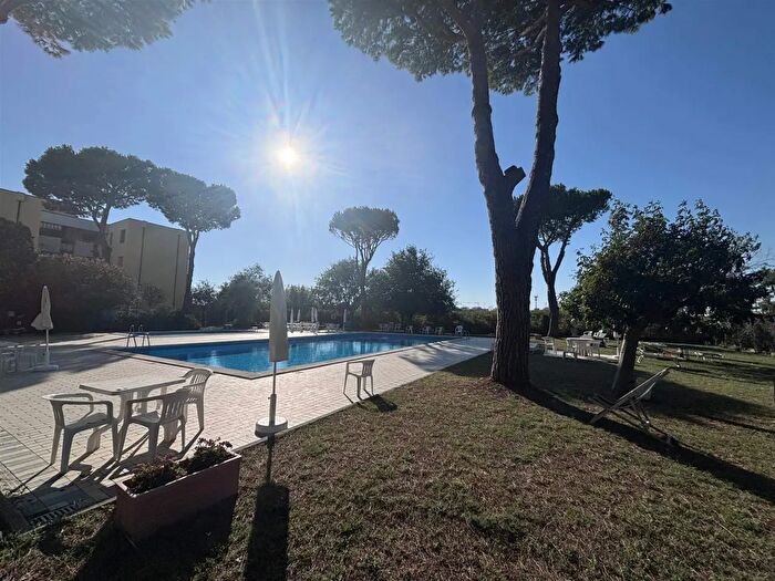 Appartamento con 6 locali in vendita in Via Fratelli Zeno, Ravenna