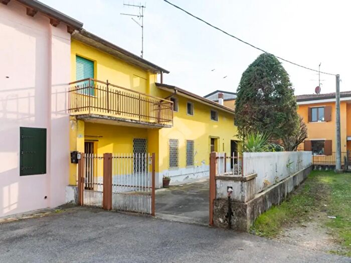 Casa con 9 locali in vendita in Via Tubini, Villafranca Di Verona