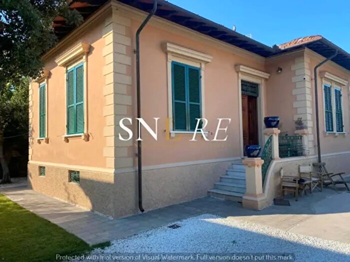 Casa con 6 locali in affitto in Via Piave, Forte Dei Marmi