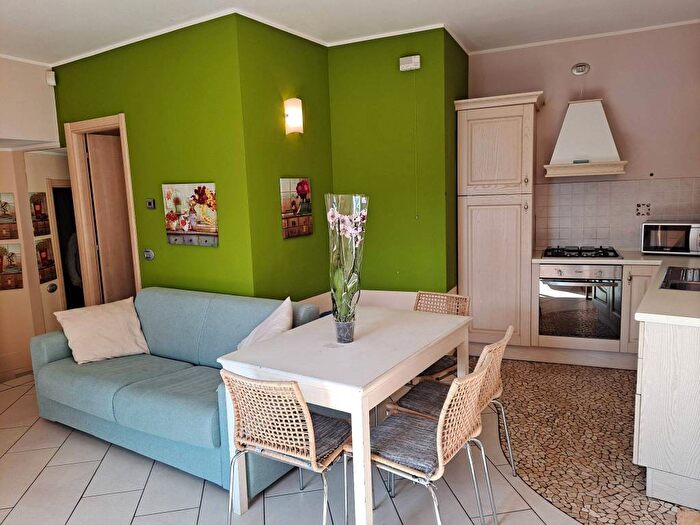 Appartamento bilocale in affitto in Via Strettone, Gravedona, Gravedona ed Uniti