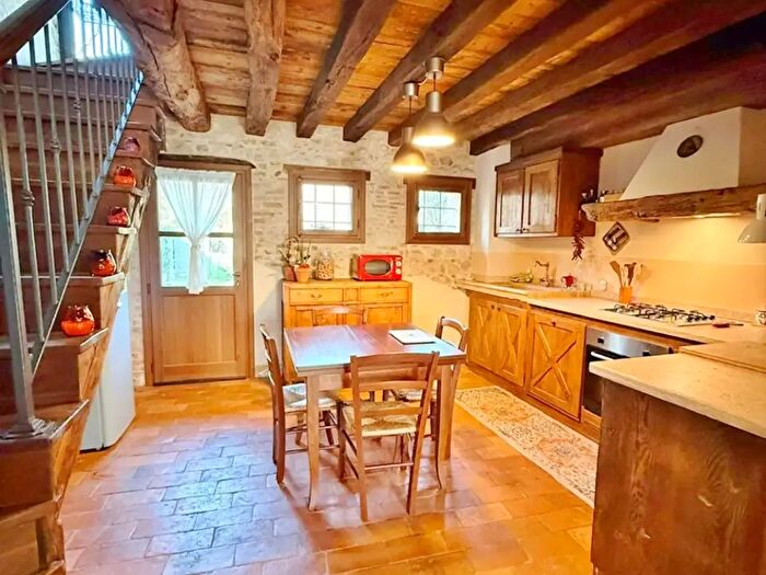 Casa con 5 locali in vendita in Castelcucco