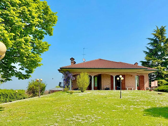 Casa con 12 locali in vendita in Sp, Tortona