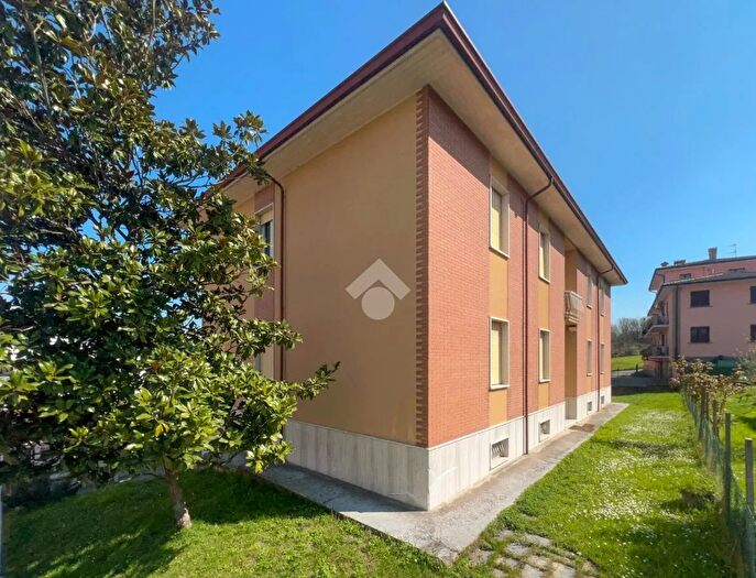 Appartamento trilocale in vendita in Via San Colombano, Santa Giuletta