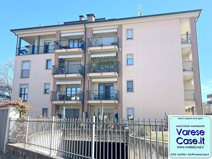 Appartamento bilocale in affitto in Via Emilio Macazzola, Centro, Malnate