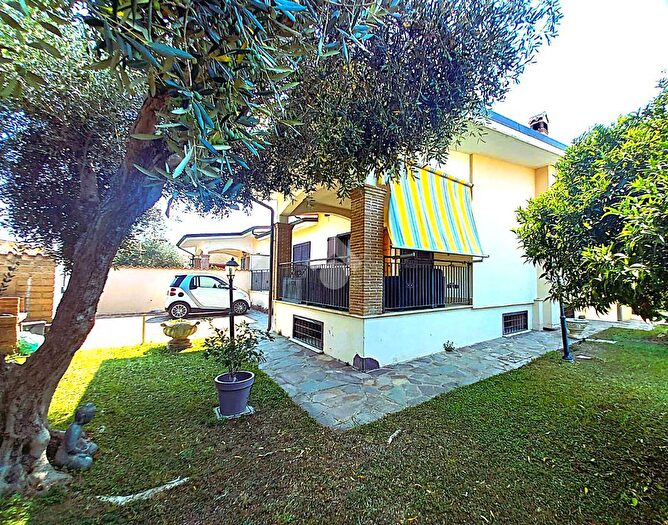 Casa trilocale in vendita in Via Sassari, Ardea