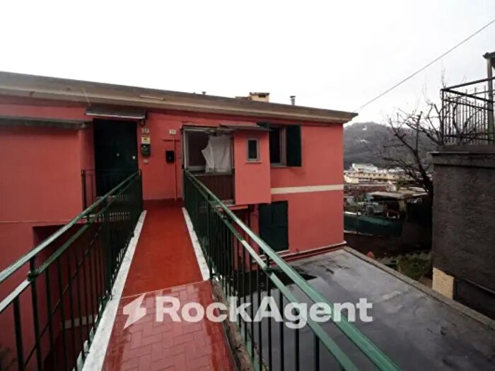 Appartamento trilocale in vendita in Via Campodonico, Genova