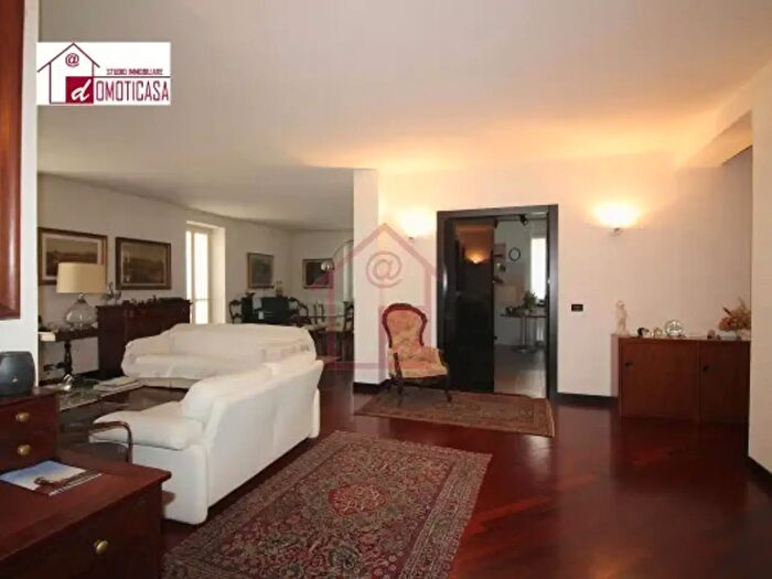 Appartamento con 5 locali in vendita in Via Santa Ugolina, Vercelli