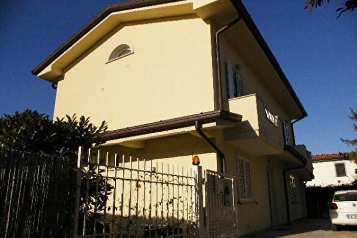 Casa quadrilocale in affitto in Forte Dei Marmi