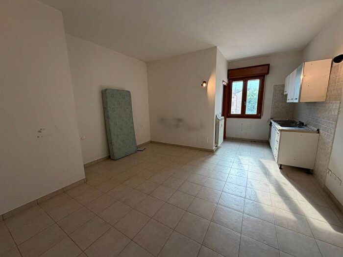 Appartamento monolocale in affitto in Via Giuseppe Garibaldi, Centro, Moglia