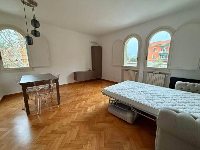 Appartamento monolocale in affitto in Via Castiglione, Colli Castiglione, Bologna