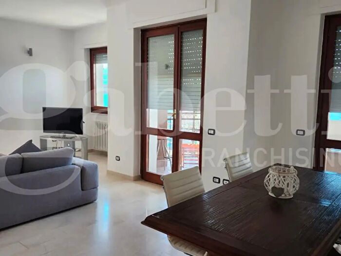 Appartamento quadrilocale in vendita in Via Sapri, Milano