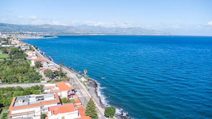 Appartamento trilocale in vendita in Via Francesco Baracca, Riposto