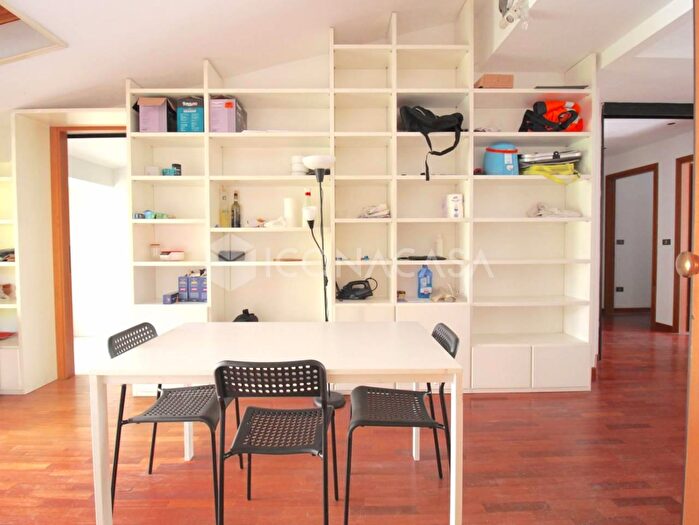 Appartamento con 5 locali in vendita in Via Francesco Zanardi, Bologna