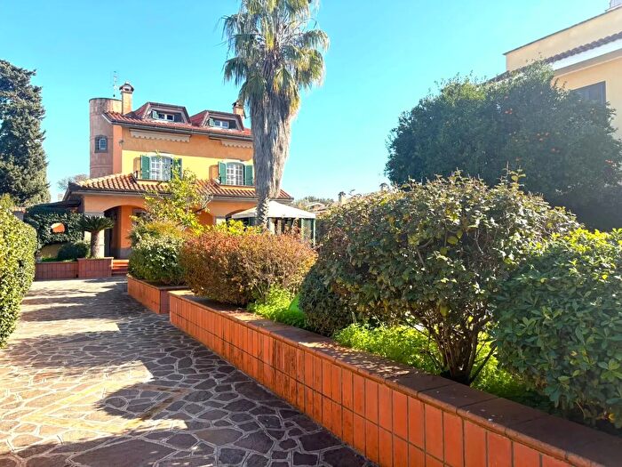 Casa con 6 locali in vendita in Via Elia Facchini, Roma