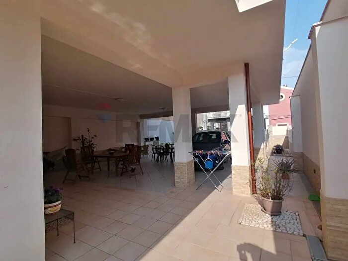 Casa con 6 locali in vendita in Via Mondello, Santa Croce Camerina