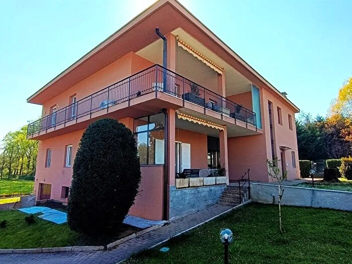 Casa con 10 locali in vendita in Lesmo